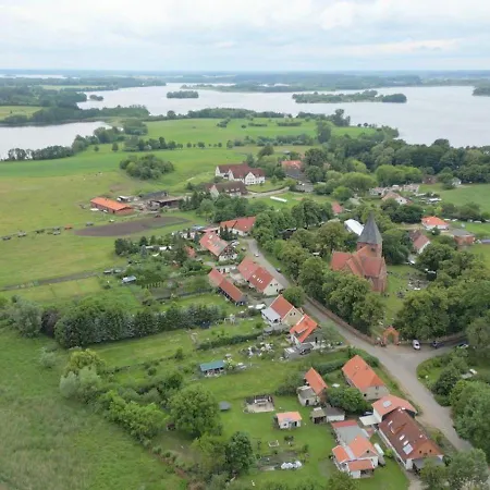 Kraniche, Seenaehe, Mecklenburgische Seenplatte